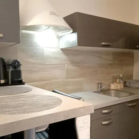 Bright And Quiet In Apartman *