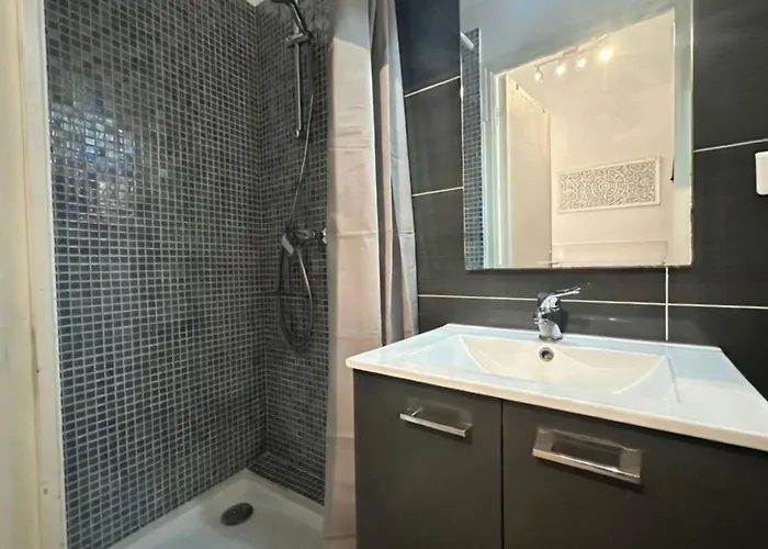 Bright And Quiet In Apartman *